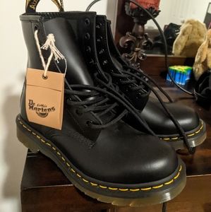 Doc Martens 1460 black leather boots size 7